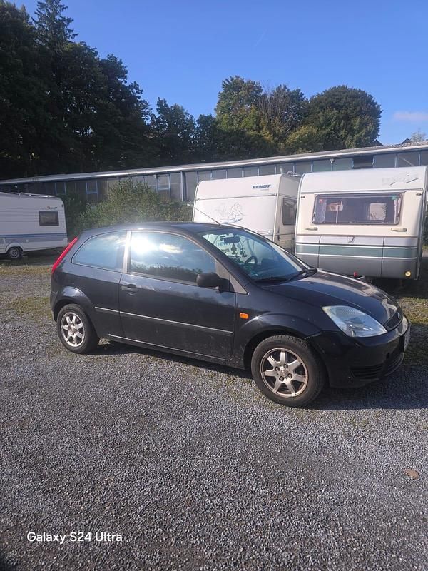 Schwarz Gebraucht 2004 Ford Fiesta Kleinwagen | 1.100 € - Bild 1/4