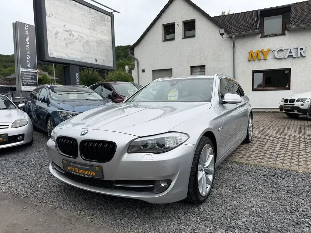 Gebraucht BMW 525 Sport Line 218 PS (160 kW) 2012 Silber Kombi