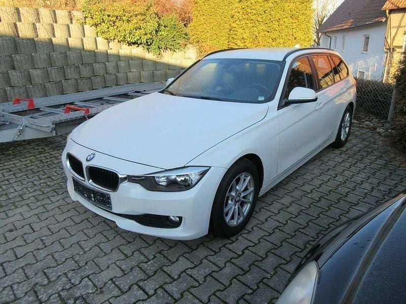 Gebraucht BMW 320 184 PS (135 kW) 2013 Weiß Limousine