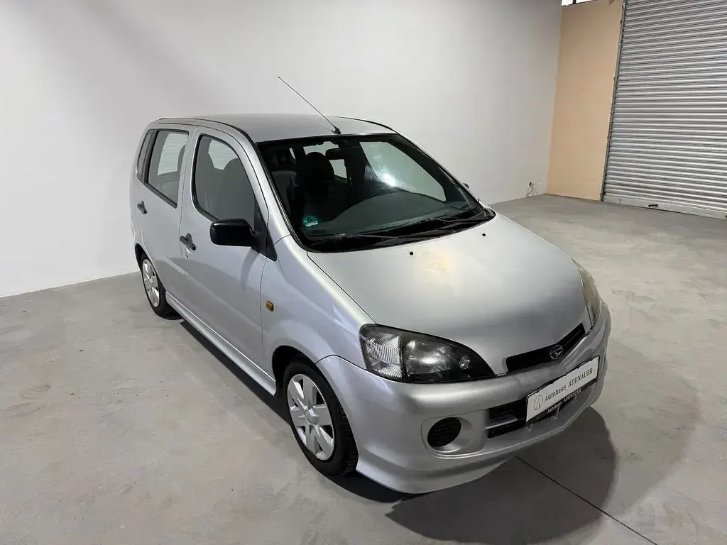 Gebraucht Daihatsu YRV 87 PS (63 kW) 2002 Silber Van / Kleinbus