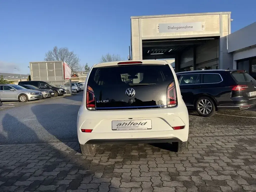 Gebraucht VW e-up! Style 61 kW (83 PS) 2021 Pure white Kleinwagen