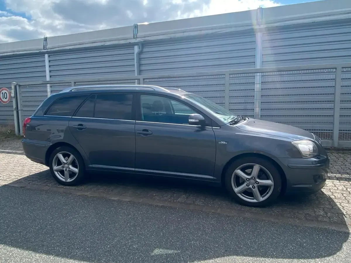 Gebraucht Toyota Avensis 177 PS (130 kW) 2007 Grau Kombi