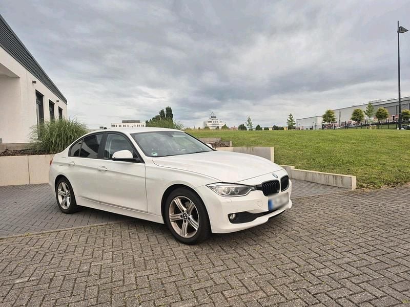 Gebraucht BMW 316 136 PS (100 kW) 2012 Weiß Limousine