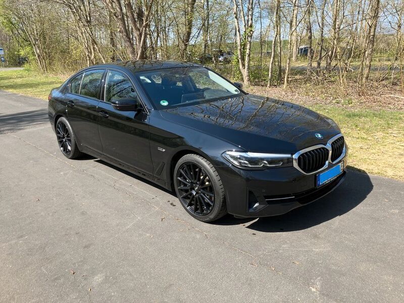 Schwarz Gebraucht 2022 BMW 530e Limousine | 31.900 € (Superpreis) - Bild 1/4
