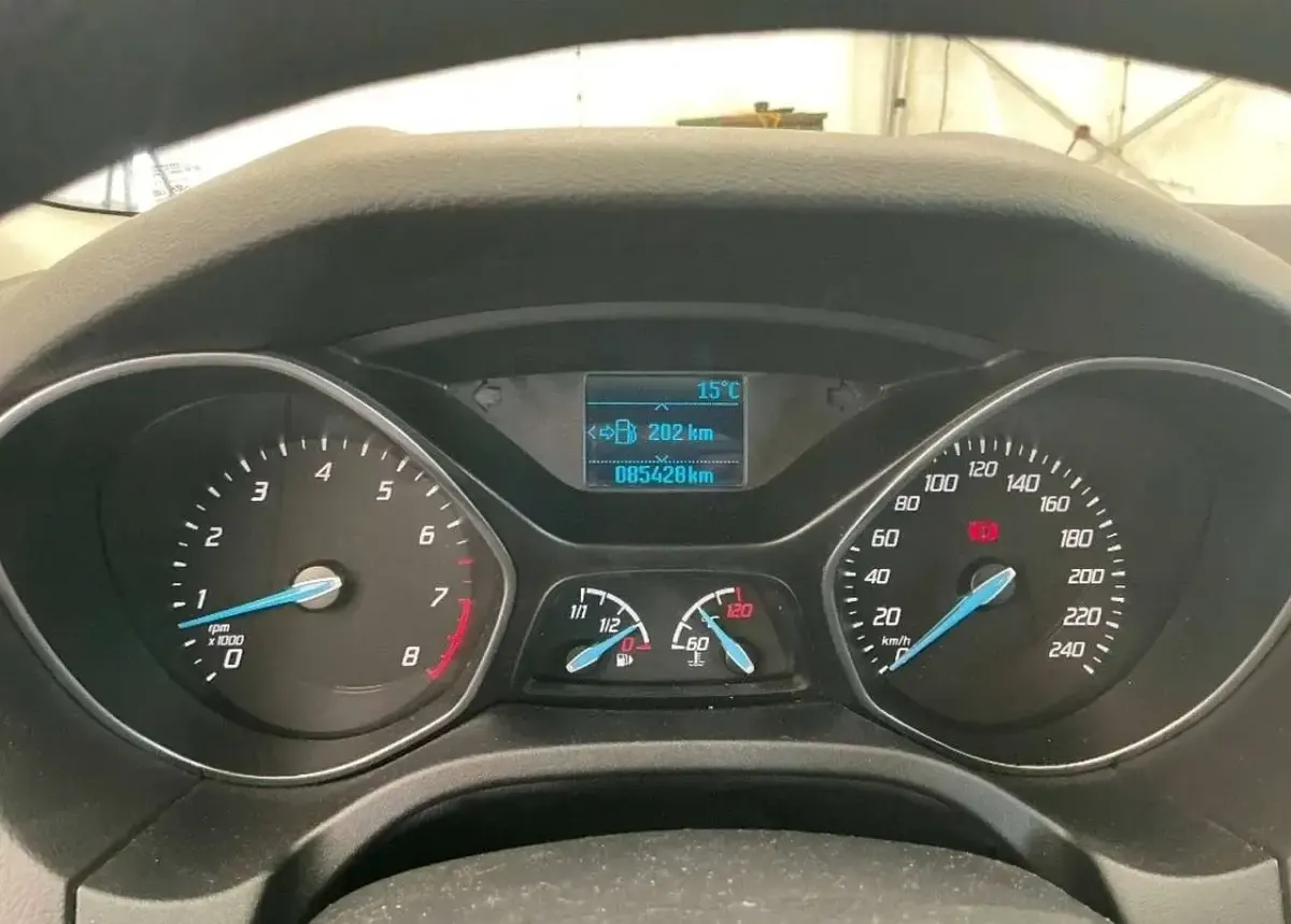 Gebraucht Ford Focus Trend 150 PS (110 kW) 2014 Polarsilber metallic Kombi