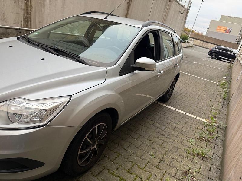 Silber Gebraucht 2009 Ford Focus Kombi | 3.200 € (Fairer Preis) - Bild 1/4