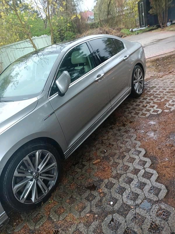 Gebraucht VW Passat R-line 240 PS (176 kW) 2017 Grün Limousine