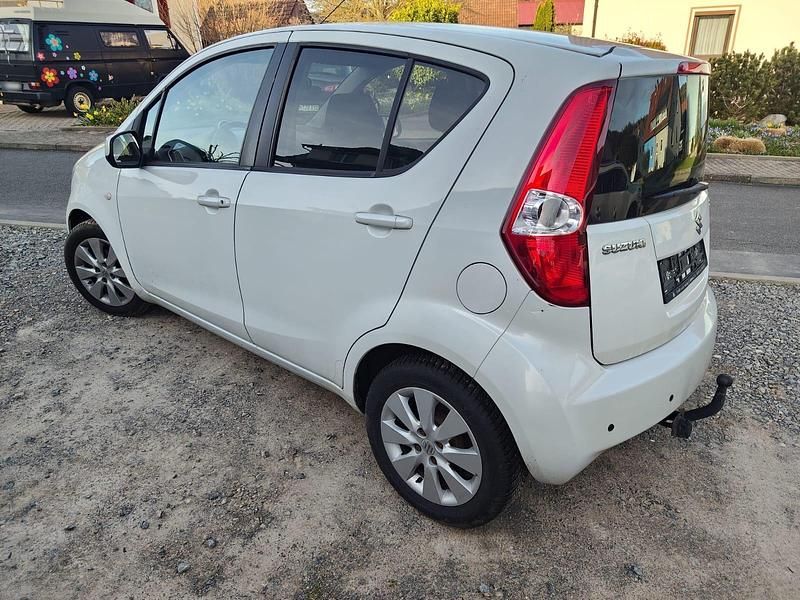 Gebraucht Suzuki Splash 86 PS (63 kW) 2009 Weiß Kleinwagen