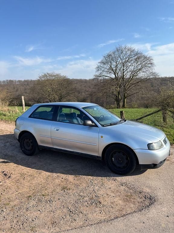 Silber Gebraucht 1997 Audi A3 Ambiente Limousine | 880 € (Guter Preis) - Bild 1/4
