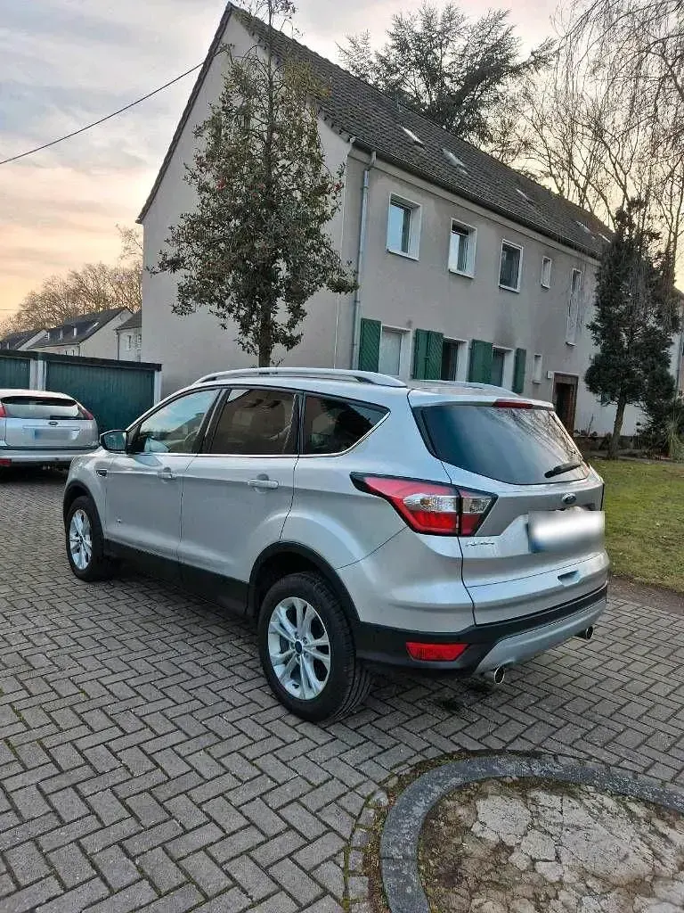Gebraucht Ford Kuga Titanium 150 PS (110 kW) 2017 Silber SUV