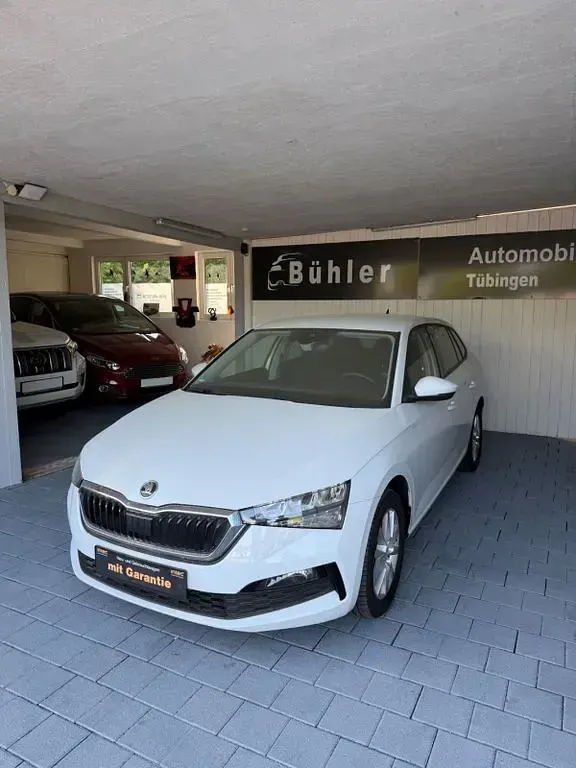 Gebraucht Skoda Scala Ambition 150 PS (110 kW) 2020 Weiß Kleinwagen