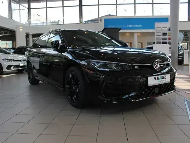 Gebraucht VW Passat R-line 150 PS (110 kW) 2026 Schwarz Kombi