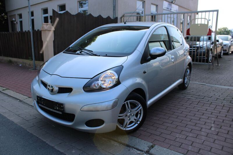 Silber Gebraucht 2009 Toyota Aygo Basis Kleinwagen | 3.999 € (Etwas zu teuer) - Bild 1/4