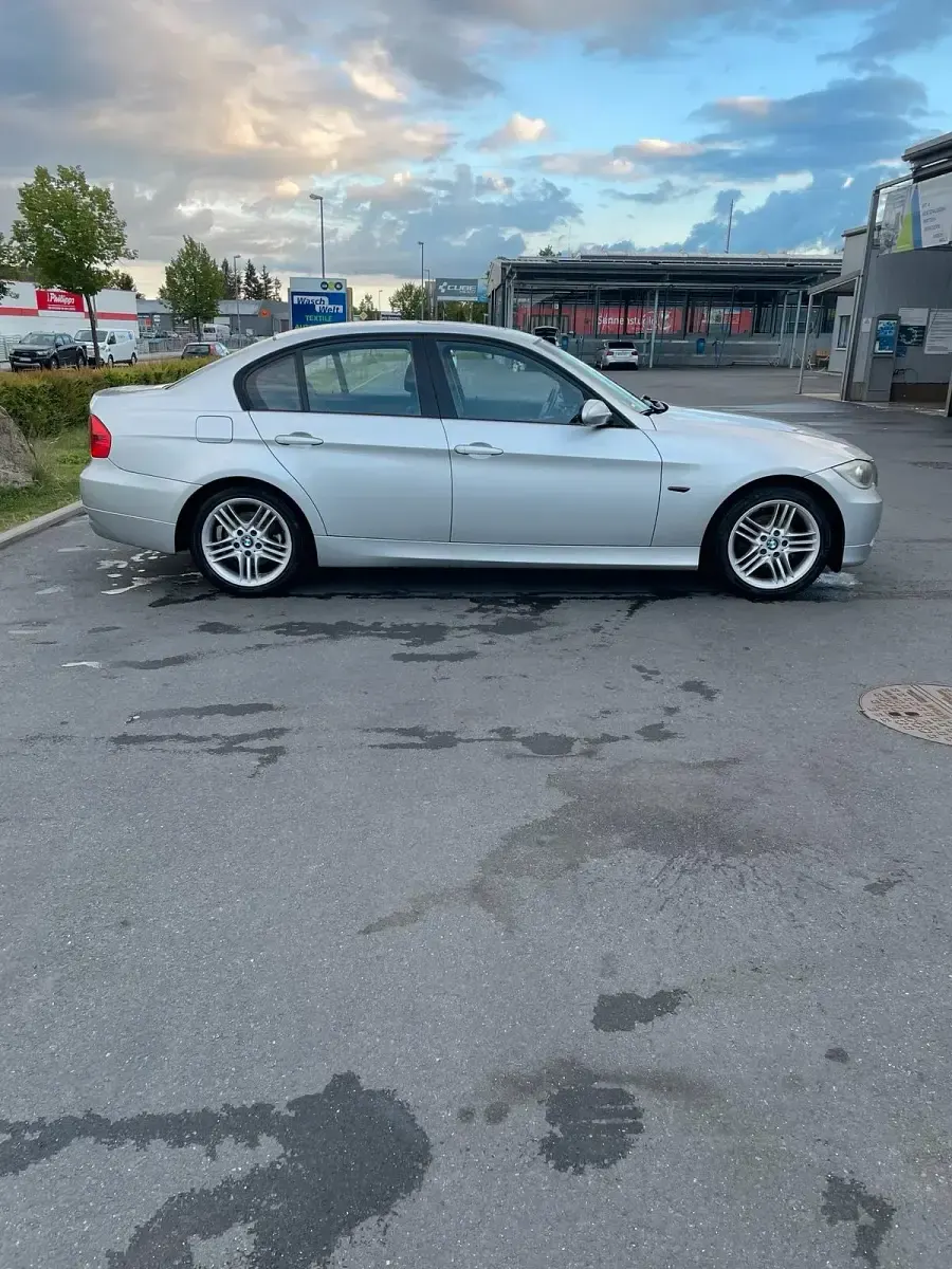 Gebraucht BMW 320 Basis 150 PS (110 kW) 2006 Silber Limousine