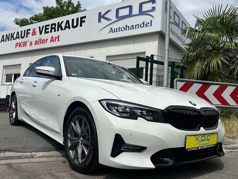Weiß Gebraucht 2019 BMW 320 M Sport Limousine | 24.900 € (Guter Preis) - Bild 1/4