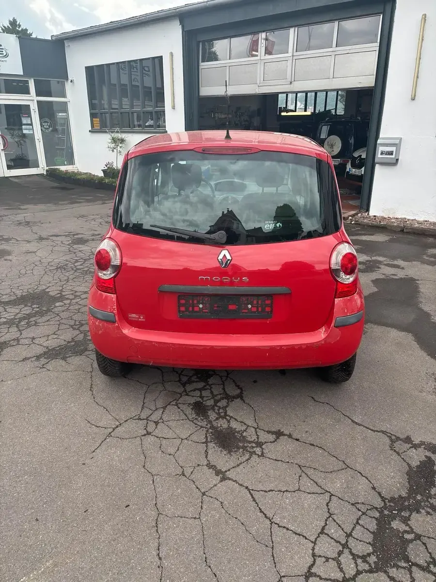 Używany Renault Modus 62 KM (45 kW) 2007 Czerwony Minivan