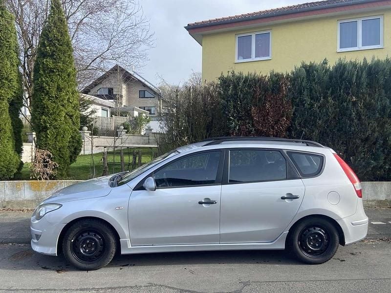 Gebraucht Hyundai i30 Classic 109 PS (80 kW) 2011 Grau Kombi