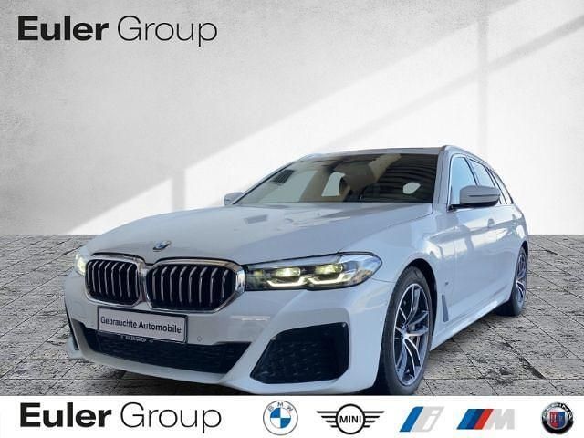 Weiss Gebraucht 2023 BMW 530 Performance Kombi | 43.577 € (Fairer Preis) - Bild 1/4
