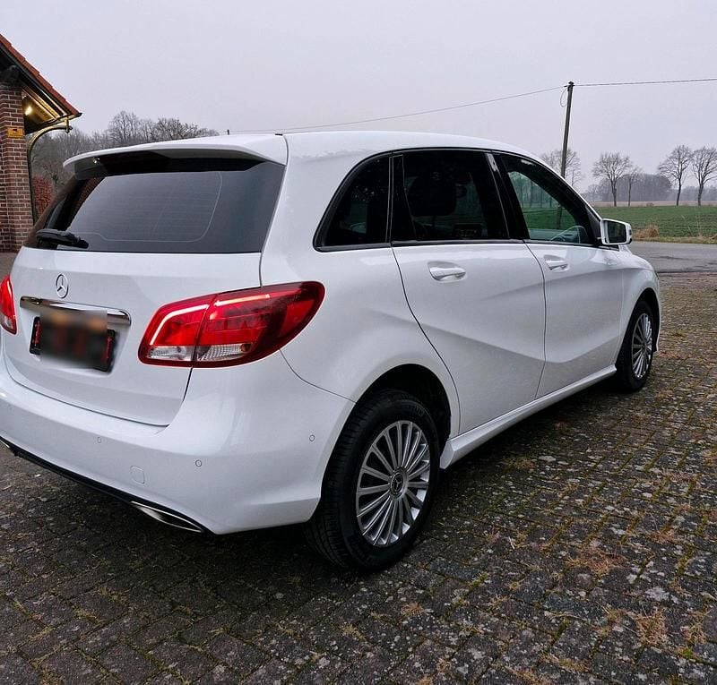 Gebraucht Mercedes B220 170 PS (125 kW) 2019 Weiß Van / Kleinbus