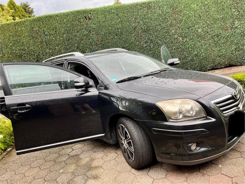 Schwarz Gebraucht 2007 Toyota Avensis T2 Kombi | 1.990 € - Bild 1/4