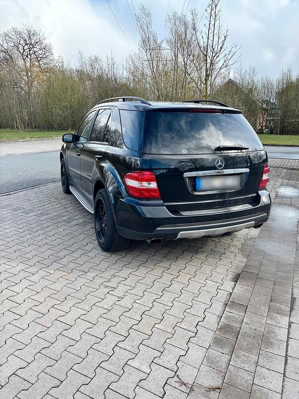Gebraucht Mercedes ML320 224 PS (164 kW) 2006 Schwarz SUV
