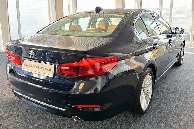 Gebraucht BMW 520 Luxury Line 190 PS (139 kW) 2018 Blau Limousine