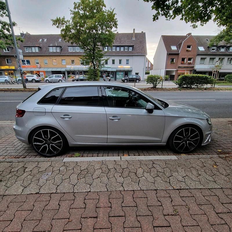 Silber Gebraucht 2013 Audi A3 Sportback Kombi | 9.500 € (Guter Preis) - Bild 1/4