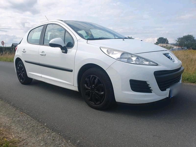Gebraucht Peugeot 207 67 PS (49 kW) 2010 Weiß Kleinwagen
