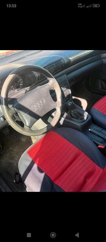 Gebraucht Audi A4 101 PS (74 kW) 1999 Rot Limousine