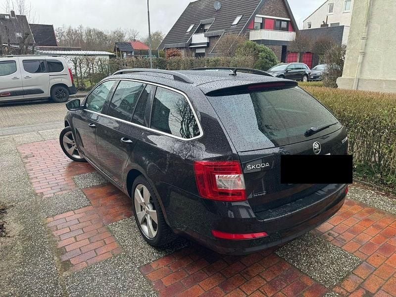 Gebraucht Skoda Octavia Style 110 PS (80 kW) 2015 Schwarz Kleinwagen