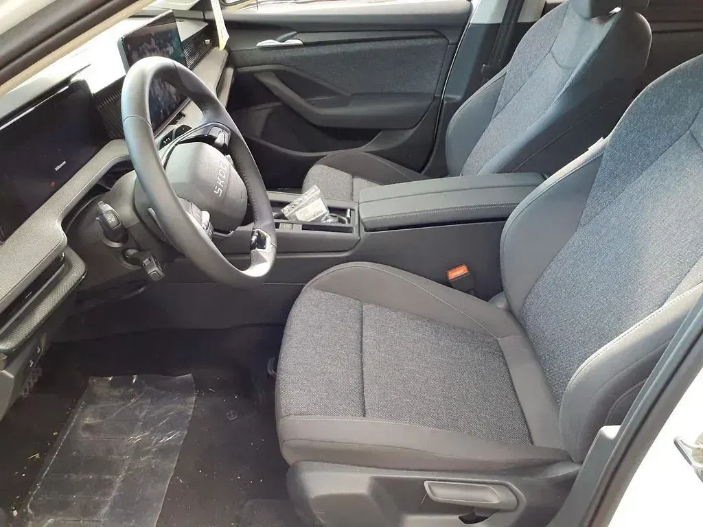 Gebraucht Skoda Superb Essence 150 PS (110 kW) 2025 Weiß Kombi