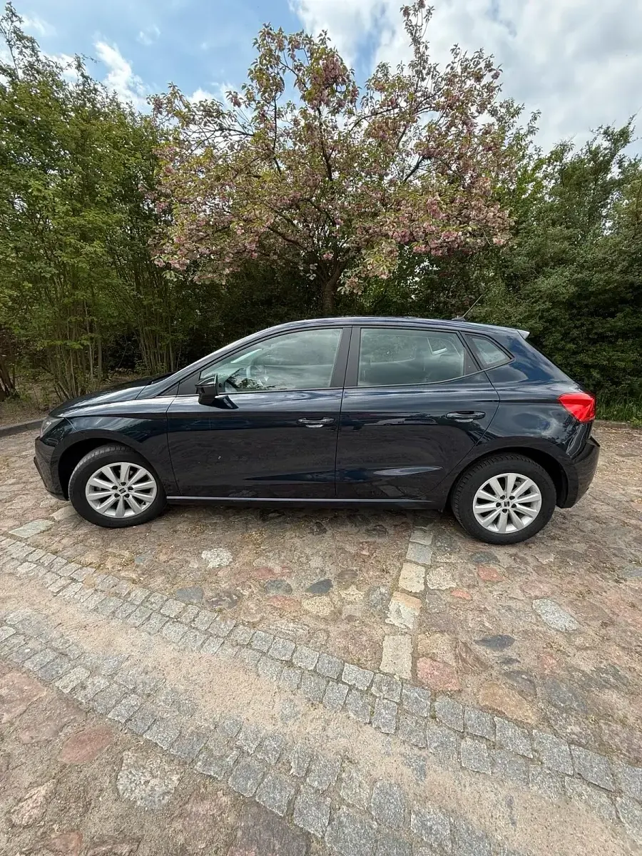 Używany Seat Ibiza 85 KM (62 kW) 2022 Niebieski Hatchback