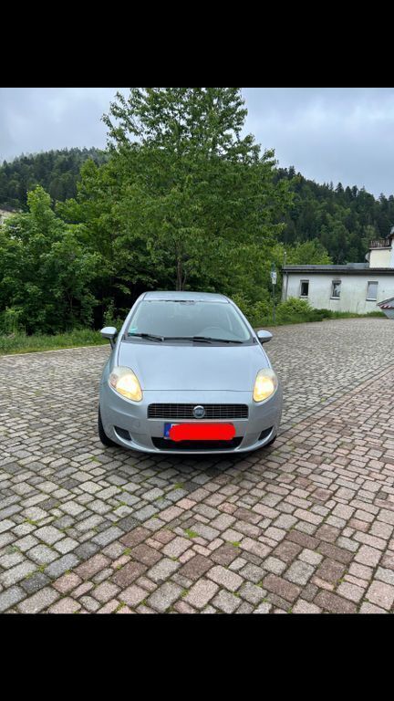 Silber Gebraucht 2007 Fiat Grande Punto Kleinwagen | 2.000 € (Guter Preis) - Bild 1/4