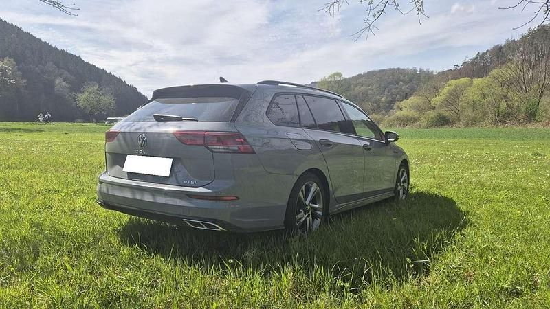 Second-hand VW Golf VIII R-line 150 CP (110 kW) 2023 Gri Break