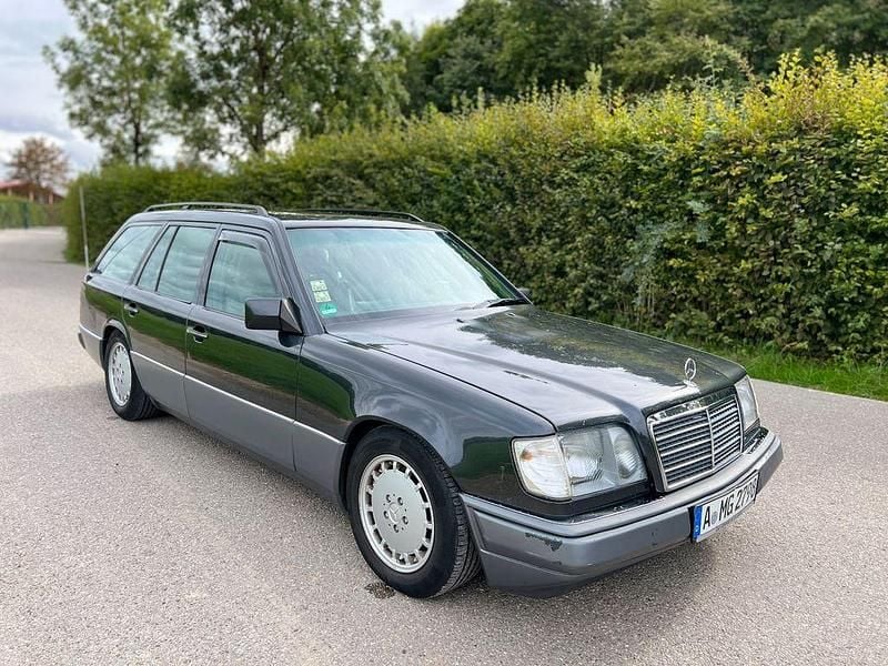 Grau Gebraucht 1995 Mercedes E280 Kombi | 11.500 € - Bild 1/4