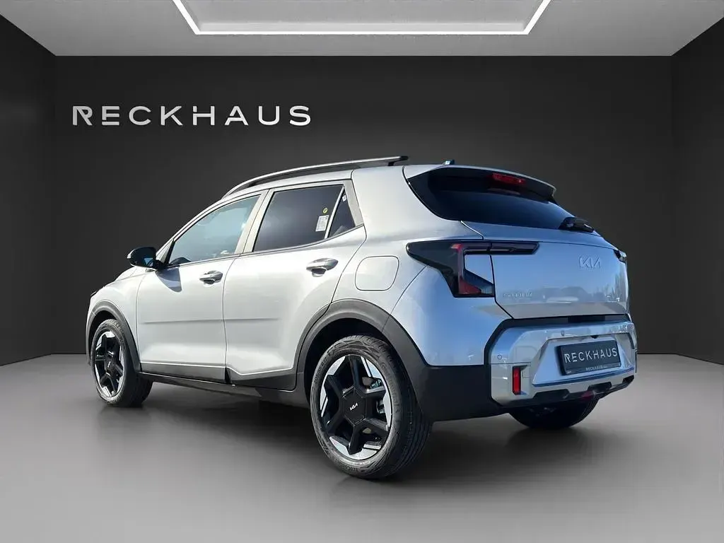 Neu Kia Stonic Spirit 99 PS (72 kW) 2026 Silber SUV