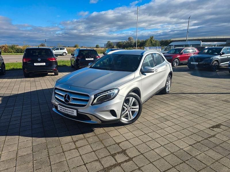 Silber Gebraucht 2016 Mercedes GLA200 Urban SUV | 19.999 € (Fairer Preis) - Bild 1/4