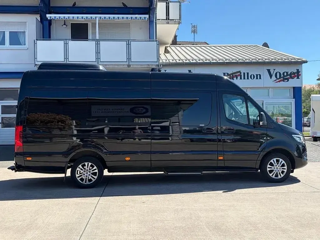 Używany Mercedes Sprinter 190 KM (139 kW) 2022 Czarny Van