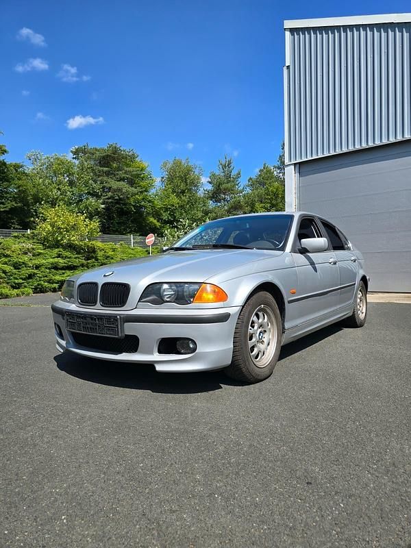Silber Gebraucht 1999 BMW 323 Limousine | 5.000 € (Teuer) - Bild 1/4