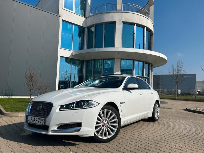 Weiß Gebraucht 2015 Jaguar XF Limousine | 10.000 € (Etwas zu teuer) - Bild 1/4