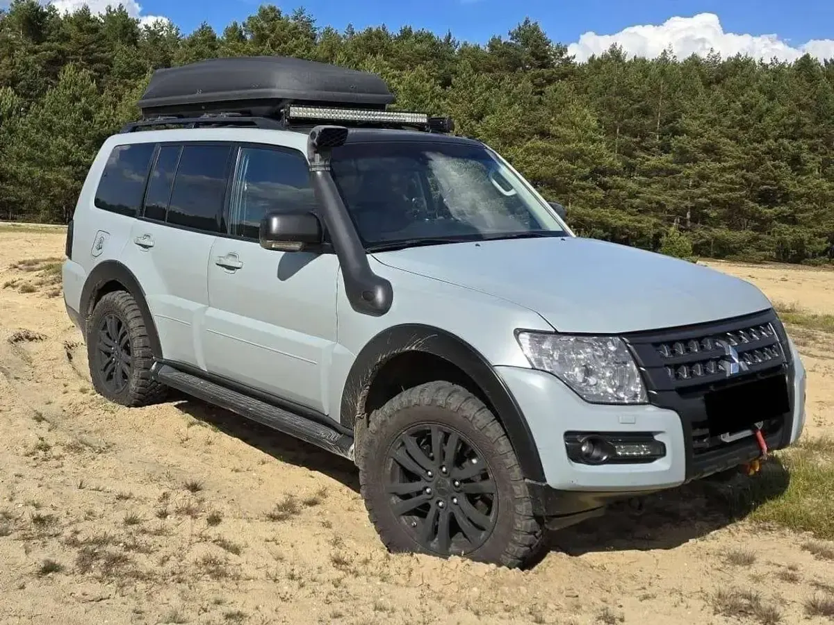 Gebraucht Mitsubishi Pajero Instyle 200 PS (147 kW) 2011 Grau SUV