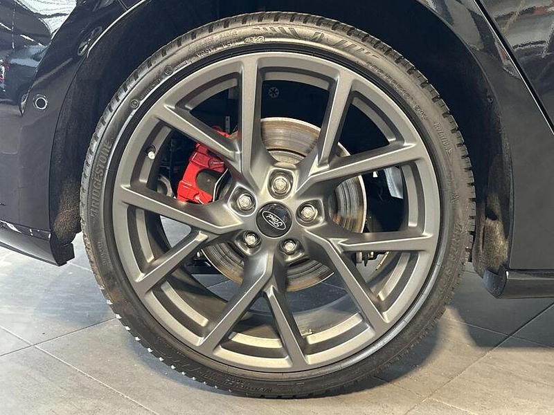 Gebraucht Ford Focus ST 280 PS (205 kW) 2023 Obsidianschwarz Limousine