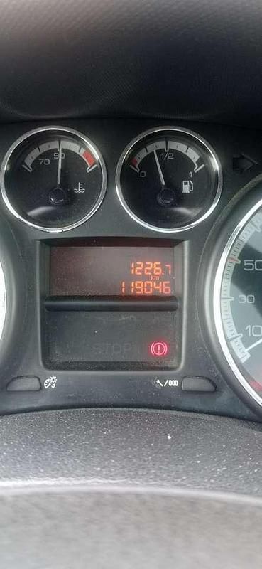 Grau Gebraucht 2008 Peugeot 308 Platinum Kombi | 3.100 € (Guter Preis) - Bild 1/4