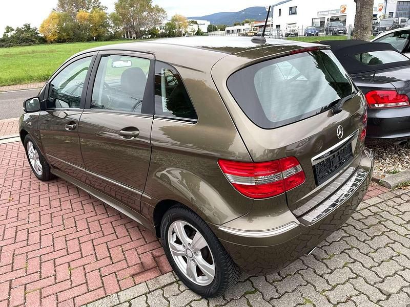 Gebraucht Mercedes B160 95 PS (69 kW) 2010 Braun Van / Kleinbus