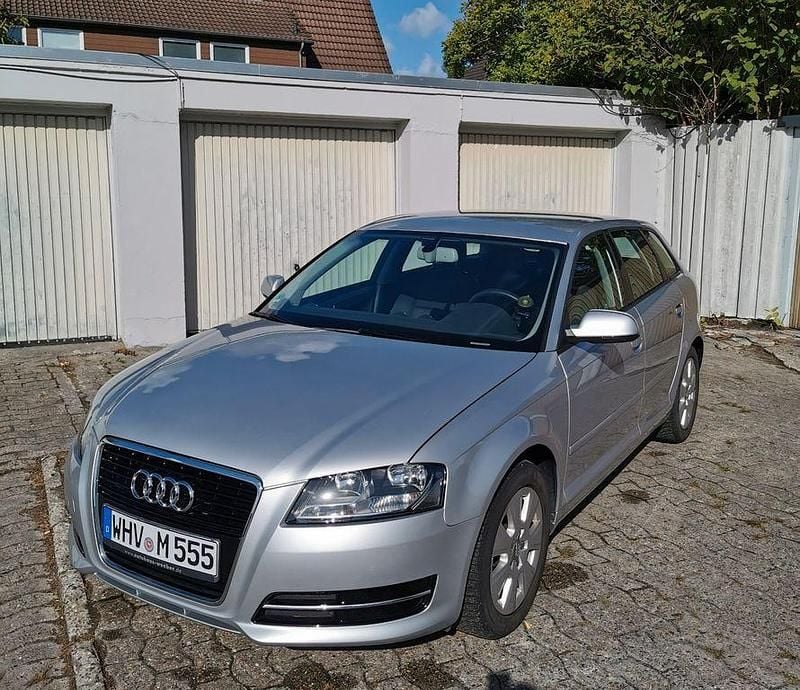 Gebraucht Audi A3 Attraction 105 PS (77 kW) 2010 Silber Kleinwagen
