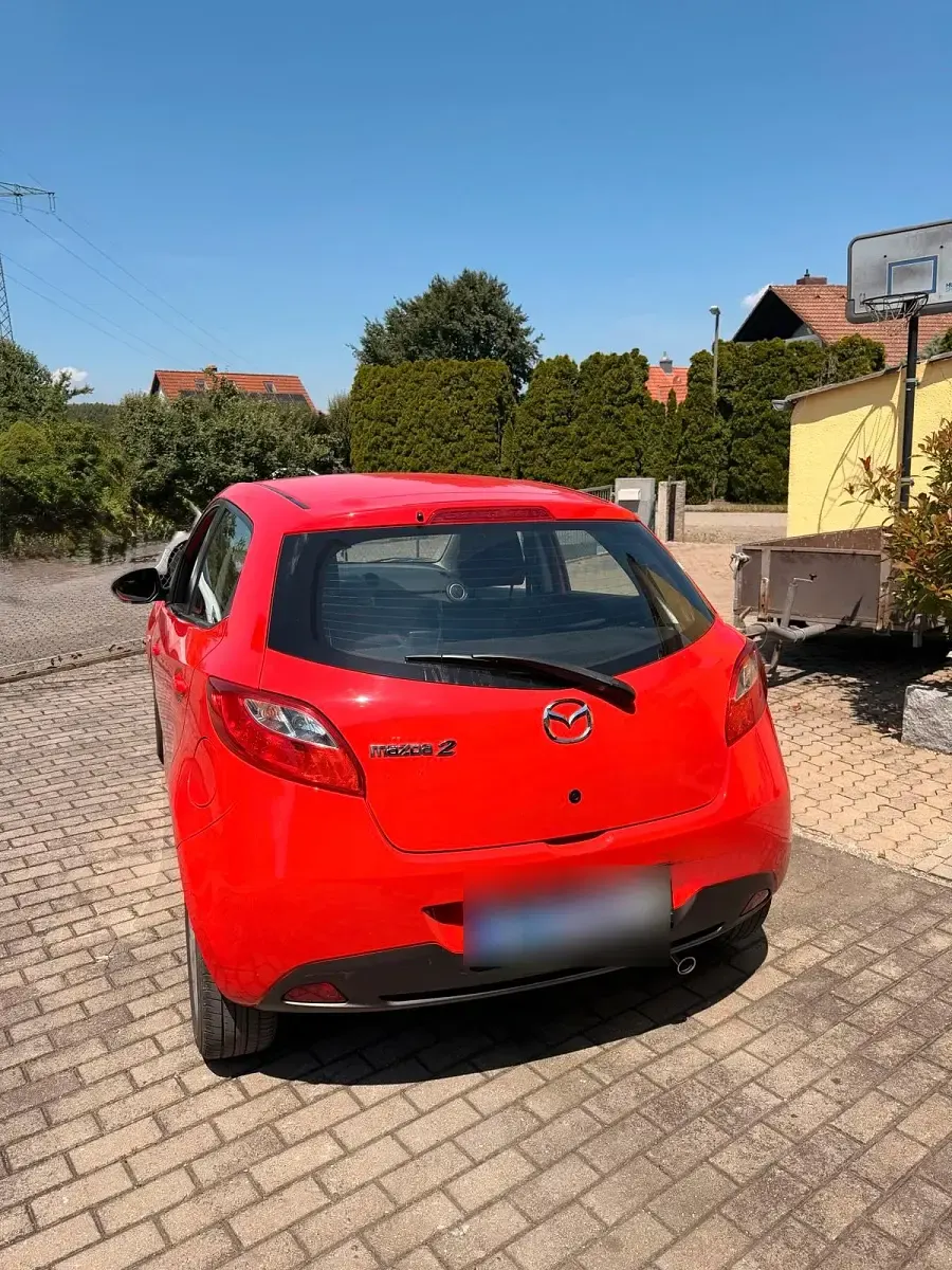 Gebraucht Mazda 2 Prime-Line 75 PS (55 kW) 2011 Rot Kleinwagen