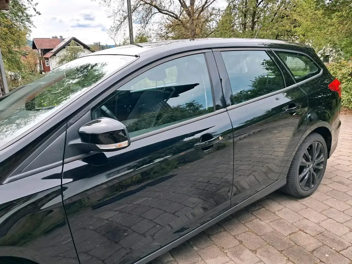 Usado Ford Focus 115 CV (84 kW) 2017 Negro Familiar