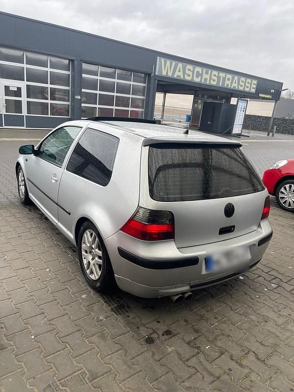 Gebraucht VW Golf IV 101 PS (74 kW) 2001 Silber Kleinwagen