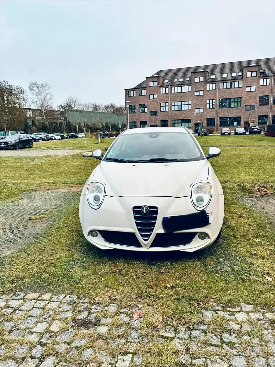 Second-hand Alfa Romeo MiTo 105 CP (77 kW) 2011 Alb Hatchback