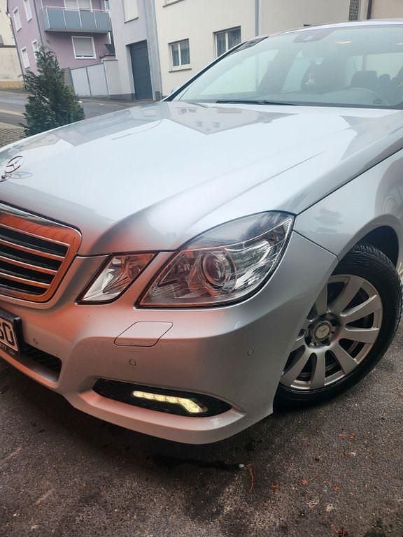 Gebraucht Mercedes E350 292 PS (214 kW) 2009 Silber Limousine
